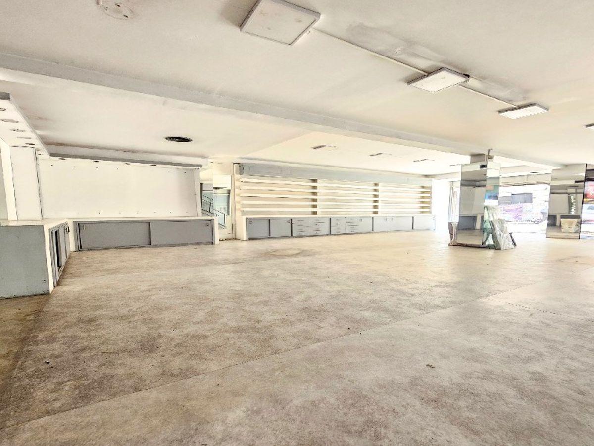 Foto de Local comercial en el ingreso a la Galería Rocha, imagen 2