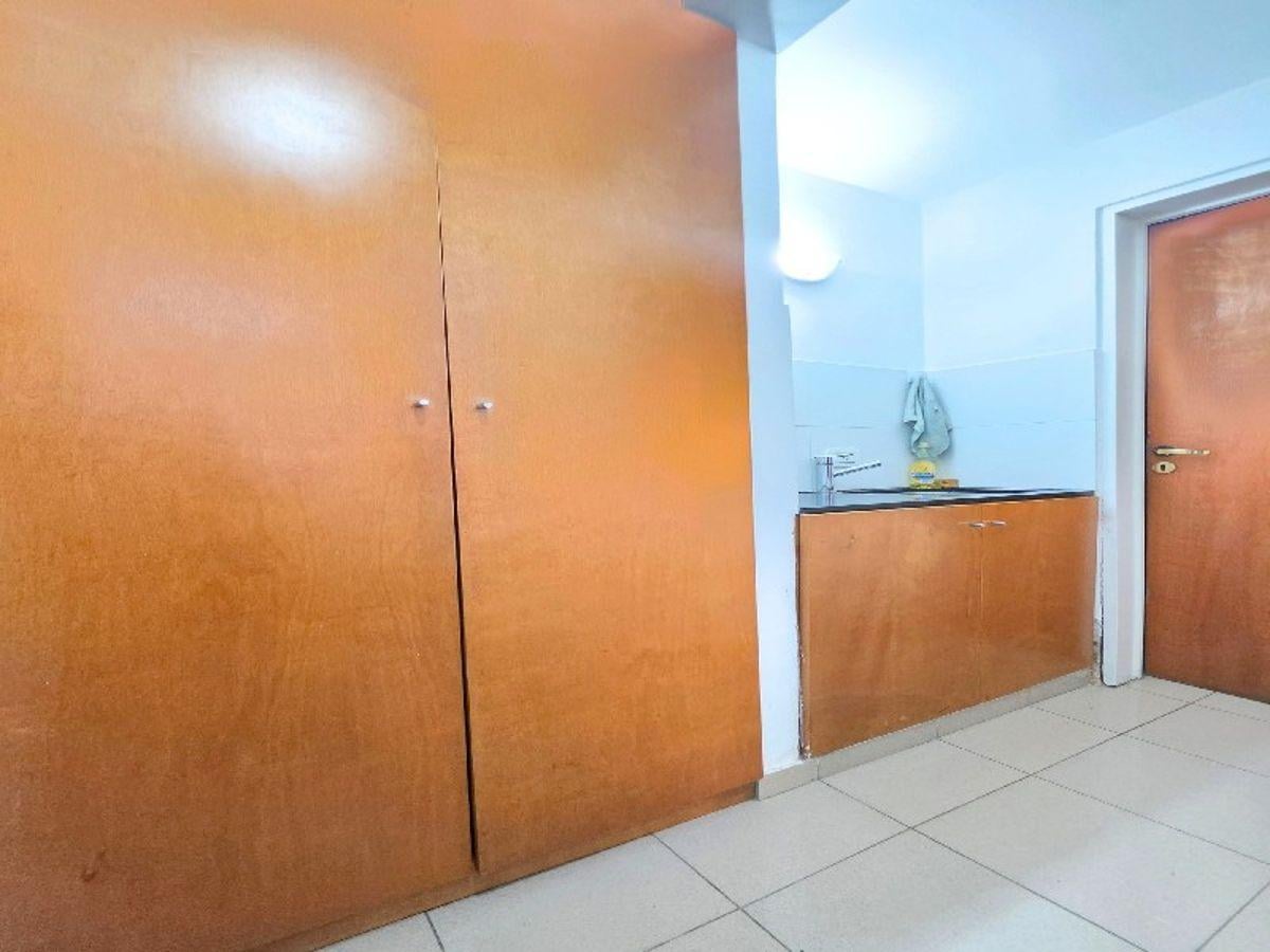Foto de Importante local. Dos niveles. Privados. Dos baños., imagen 5
