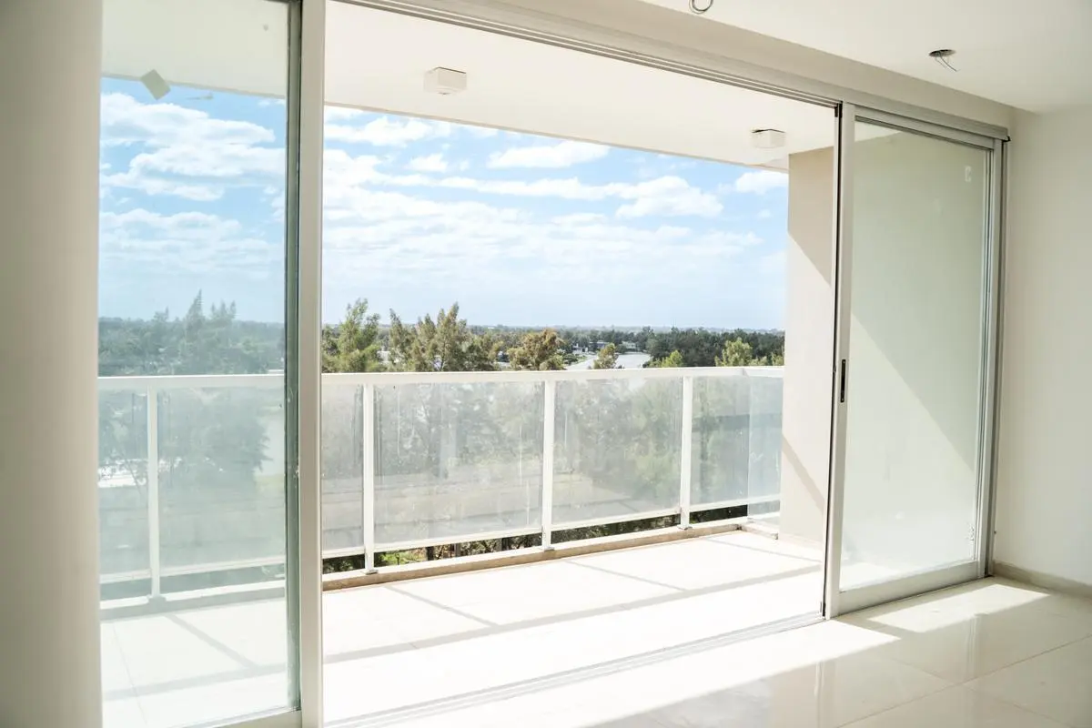 VENTA 3 DORMITORIOS CON  COCHERA DOBLE - FISHERTON VIEW 2