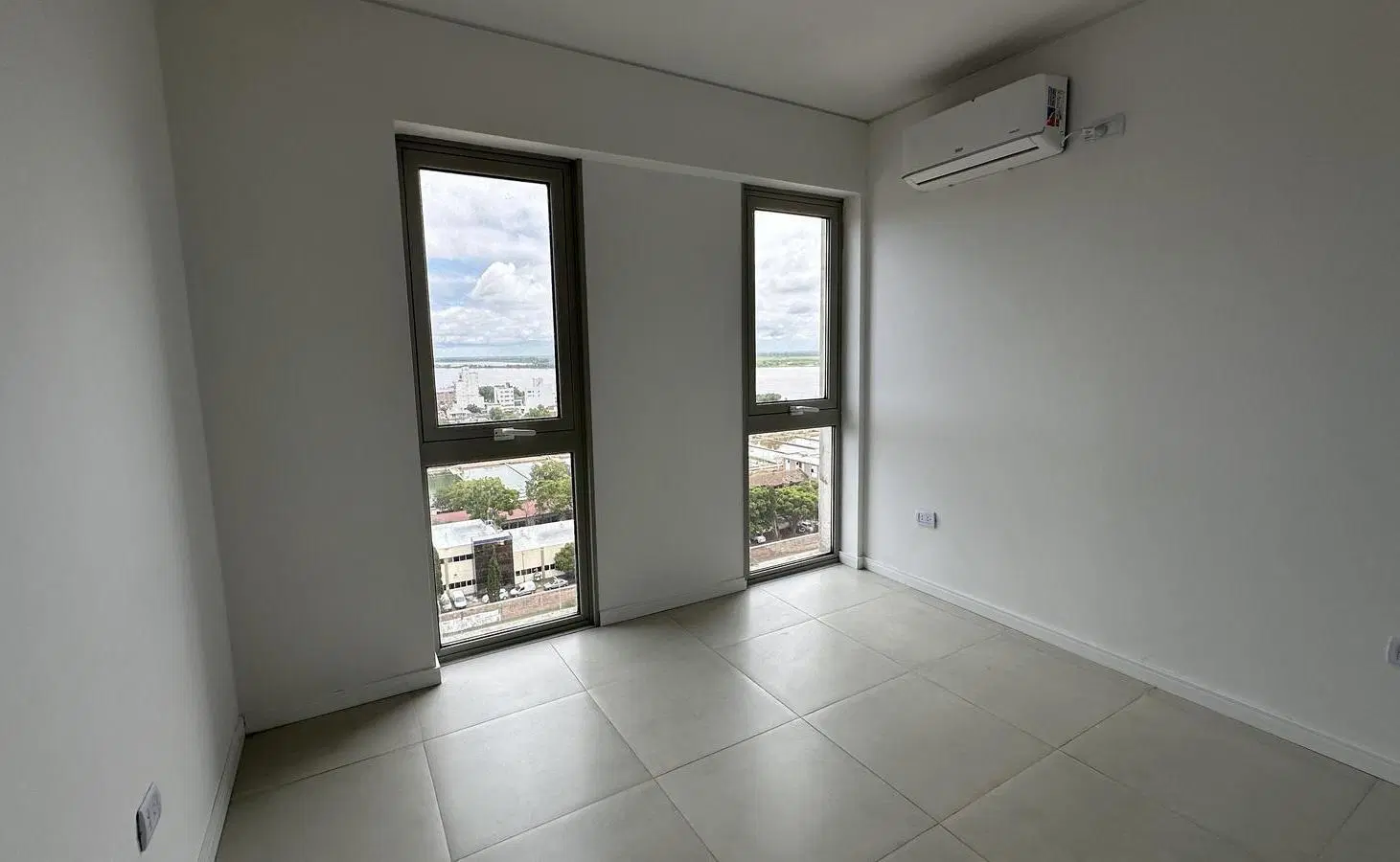 ALQUILER 1 DORMITORIO CON COCHERA Y BAULERA METRA PUERTO NORTE 2