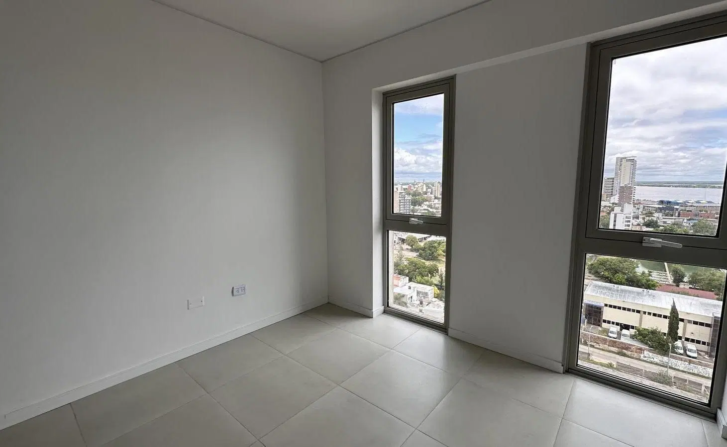 ALQUILER 1 DORMITORIO CON COCHERA Y BAULERA METRA PUERTO NORTE 3