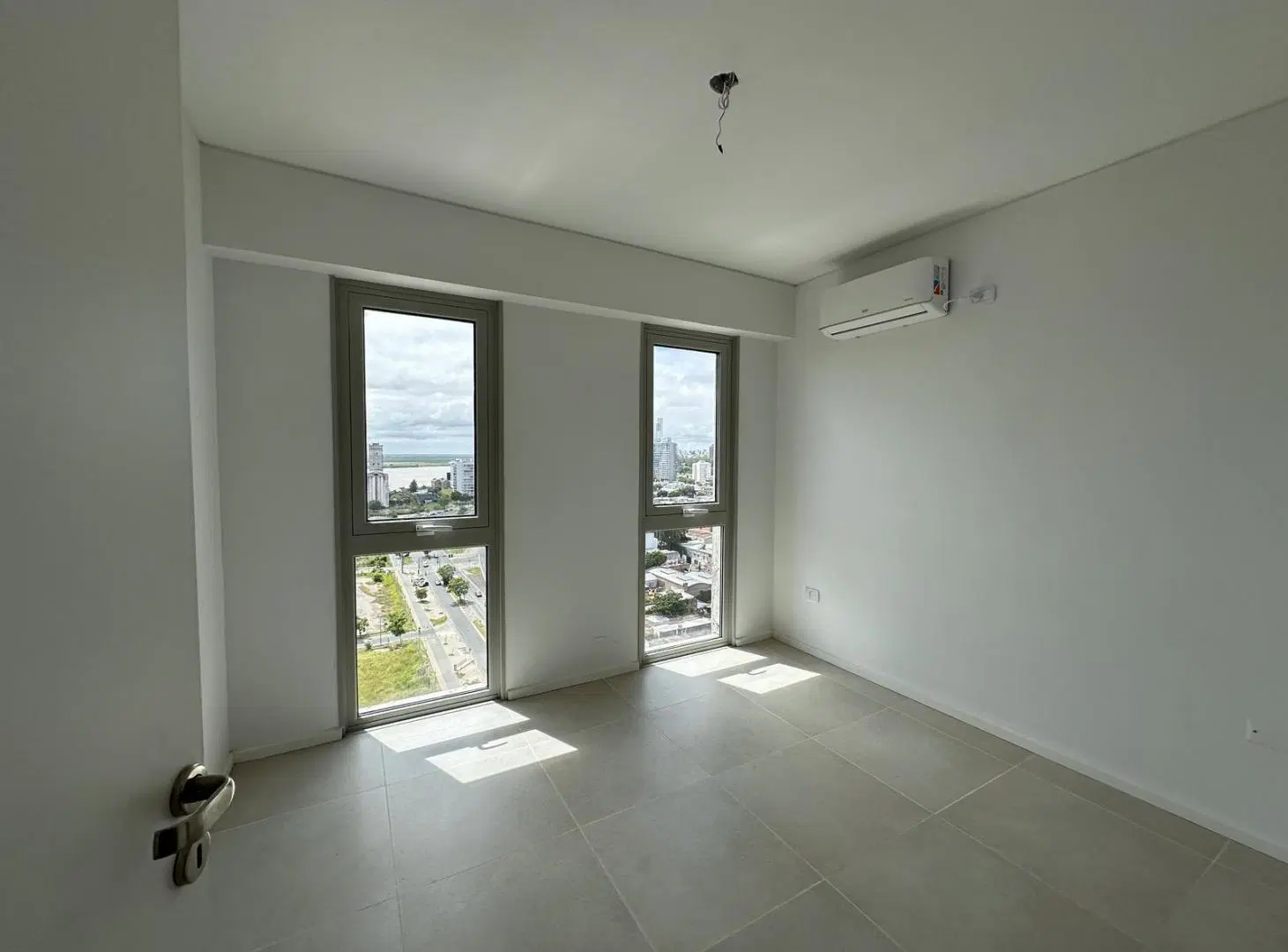 DEPARTAMENTO DE 1 DORMITORIO EN ALQUILER PISO 15 METRA PUERTO NORTE 2