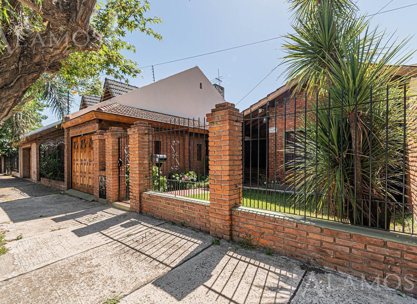 VENTA CASA 4 AMBIENTES VILLA SARMIENTO PARQUE PILETA QUINCHO