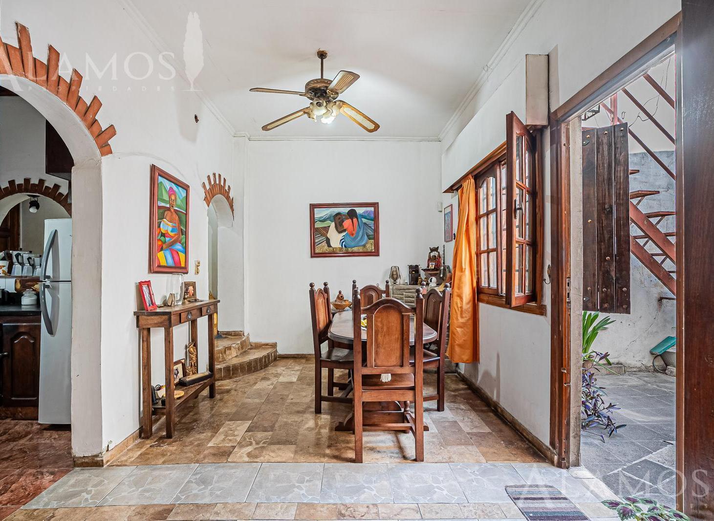Foto de VENTA CASA 4 AMBIENTES EN HAEDO JARDIN COCHERA, imagen 2