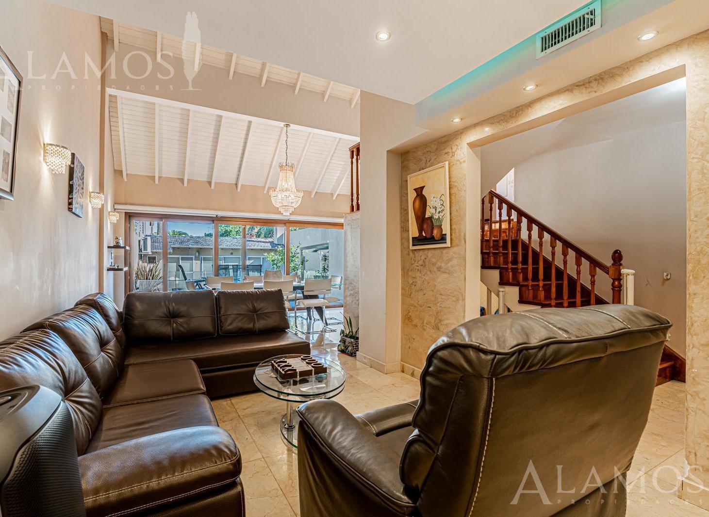 VENTA CASA 5 AMB VILLA SARMIENTO EXCLUSIVA