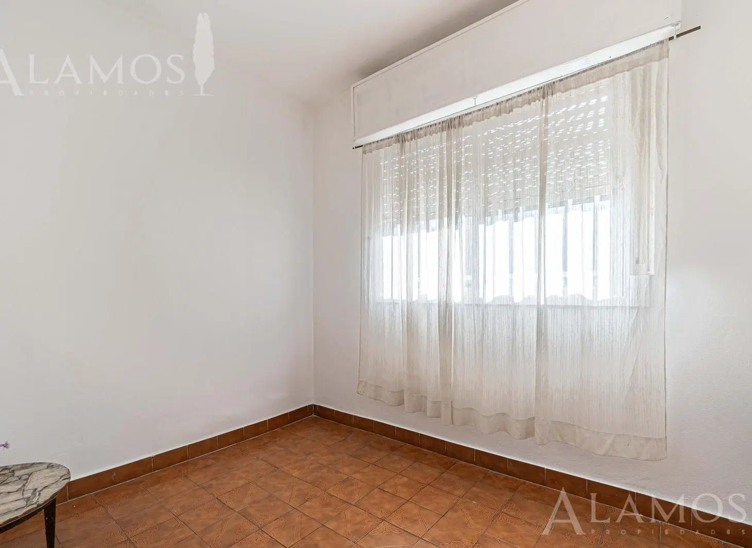 Casa 3 ambientes con parque en Villa Luzuriaga 5