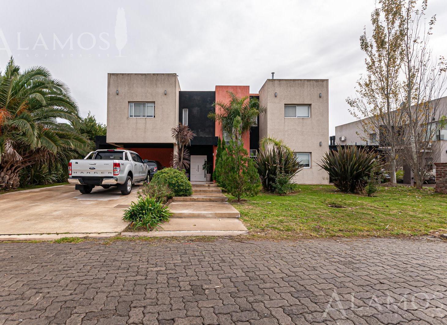 VENTA CASA DE 5 AMBIENTES EN BARRIO LOS TALAS CANNING