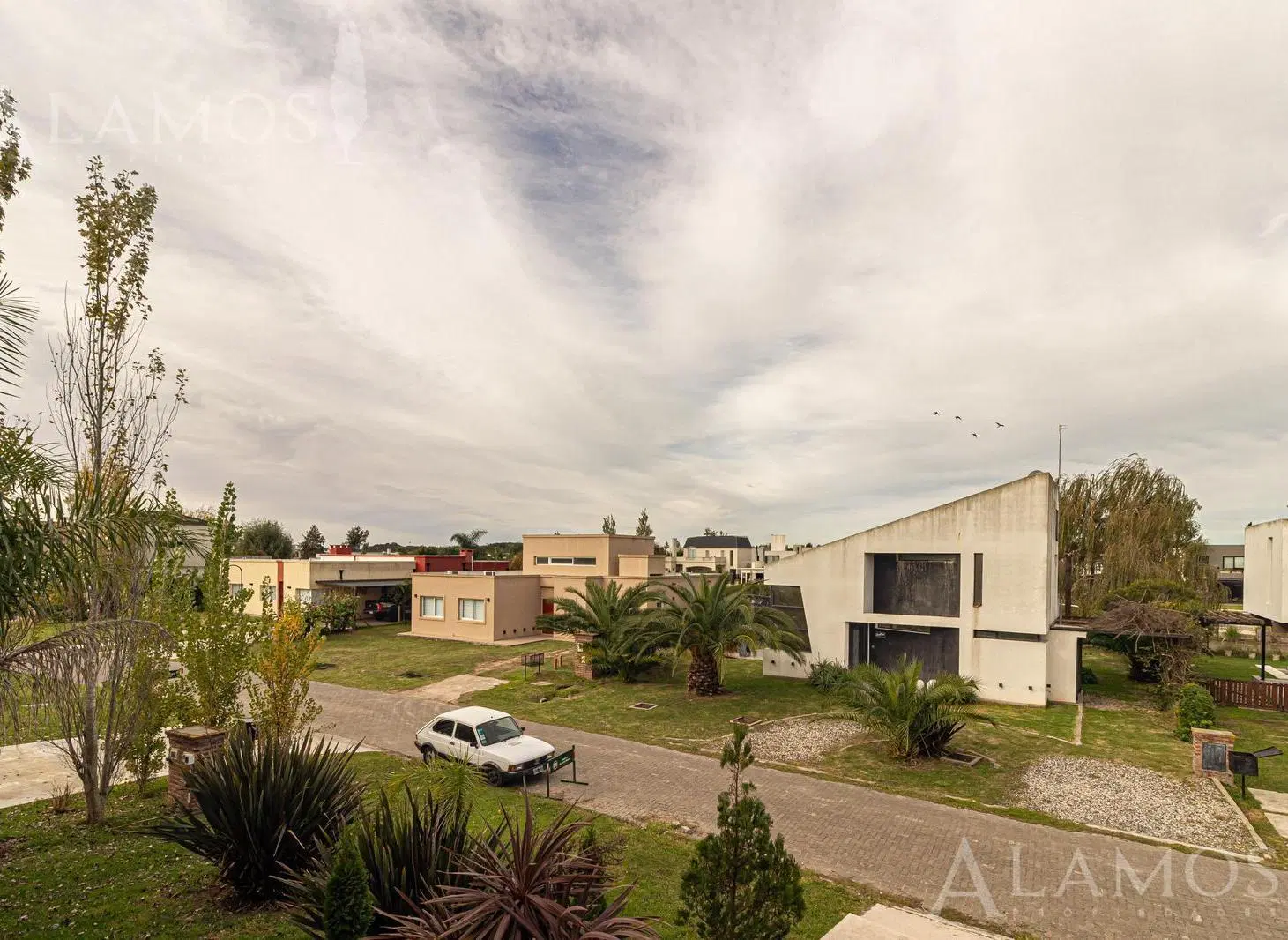 VENTA CASA DE 5 AMBIENTES EN BARRIO LOS TALAS CANNING 8