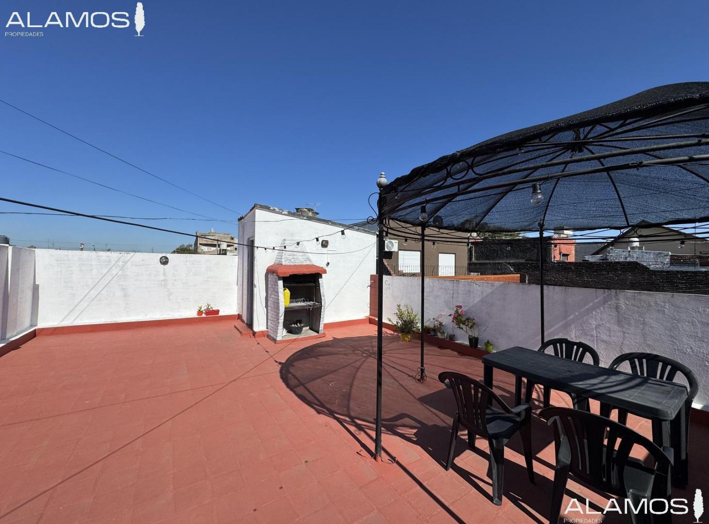 Foto de VENTA PH 3 AMBIENTES EN LOMAS DEL MIRADOR CON EXCELENTE TERRAZA, imagen 2