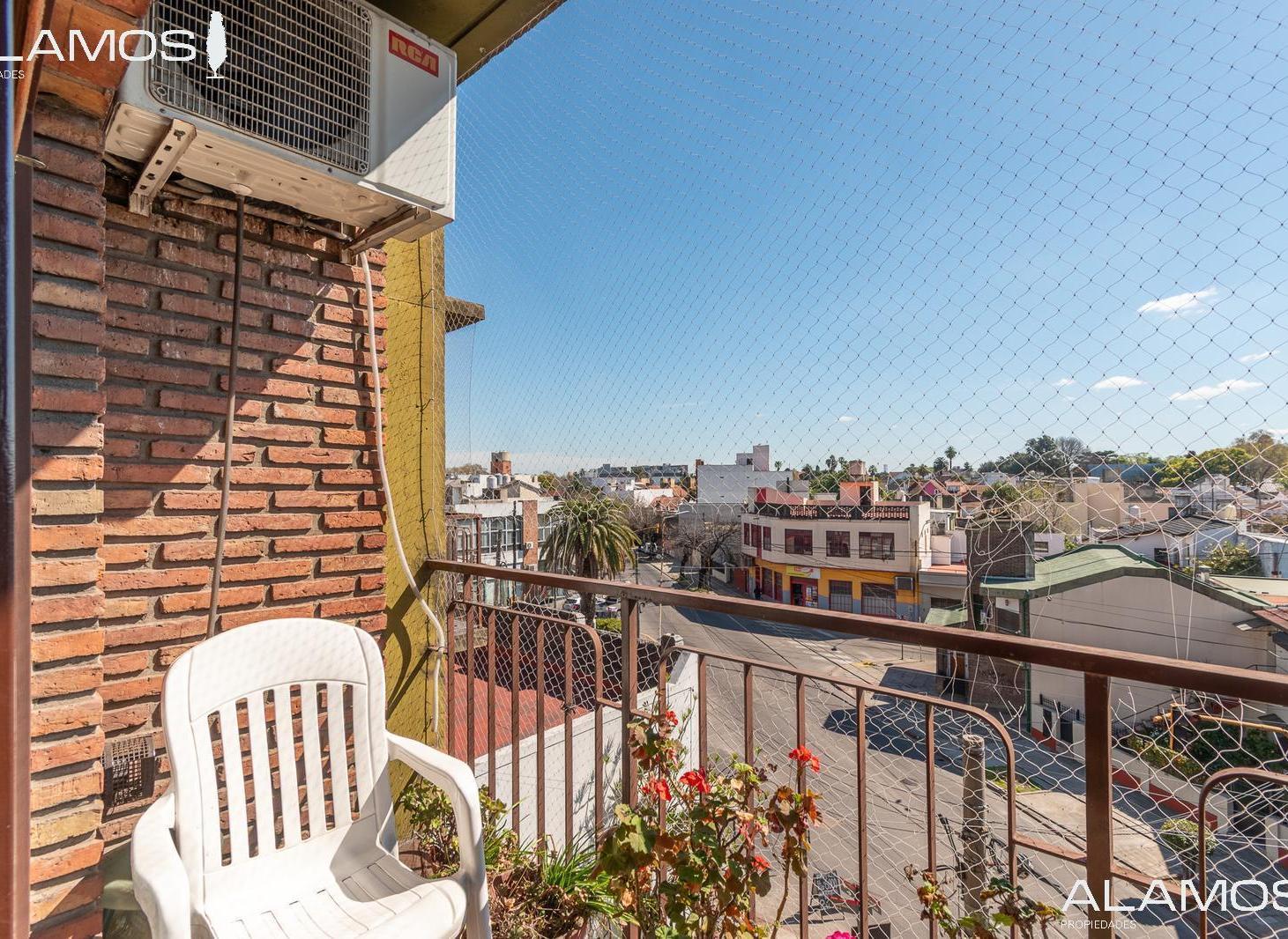 Foto de VENTA DEPARTAMENTO 3 AMBIENTES VILLA SARMIENTO - CON 2 BALCONES, imagen 1
