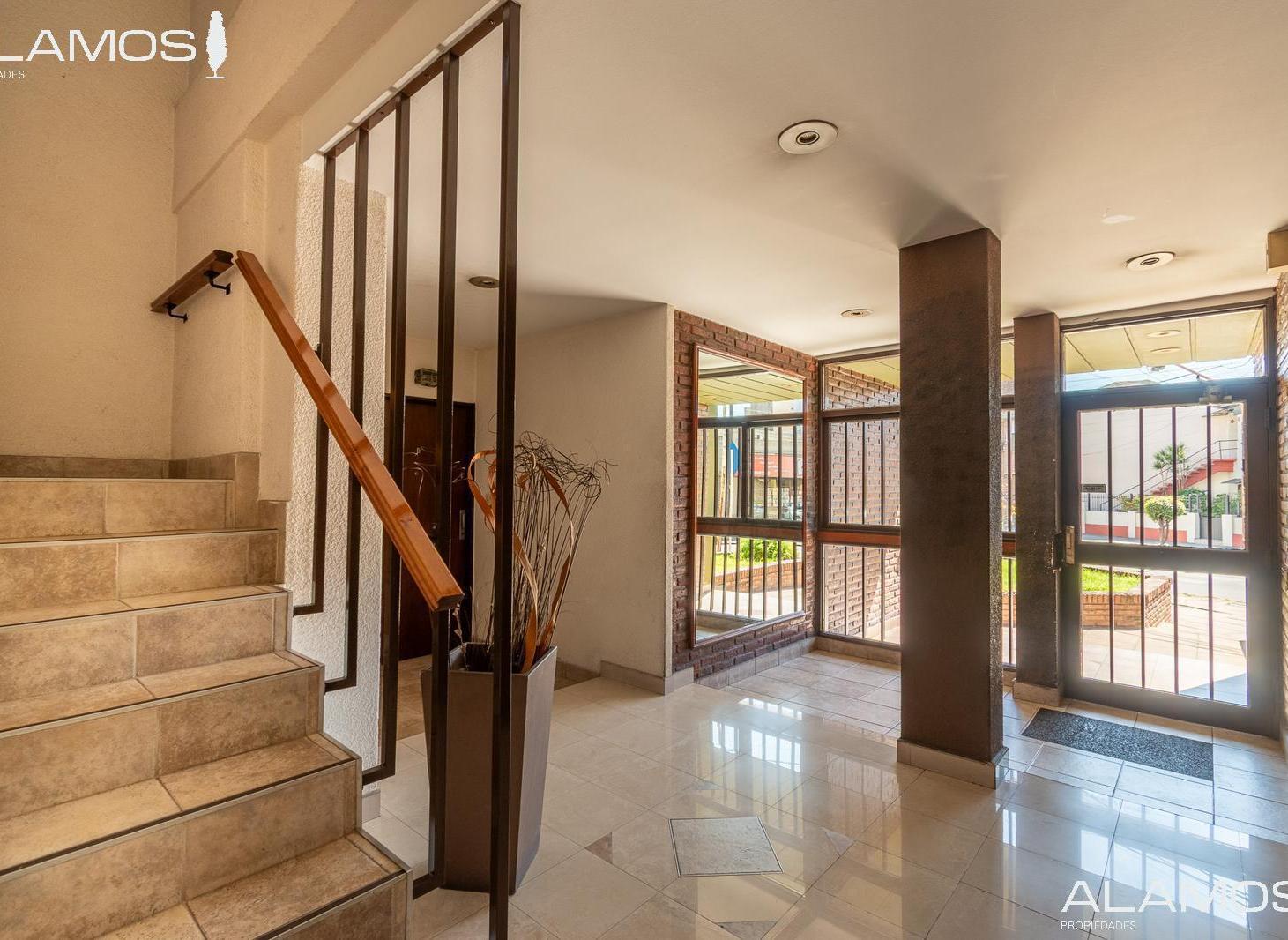 Foto de VENTA DEPARTAMENTO 3 AMBIENTES VILLA SARMIENTO - CON 2 BALCONES, imagen 3
