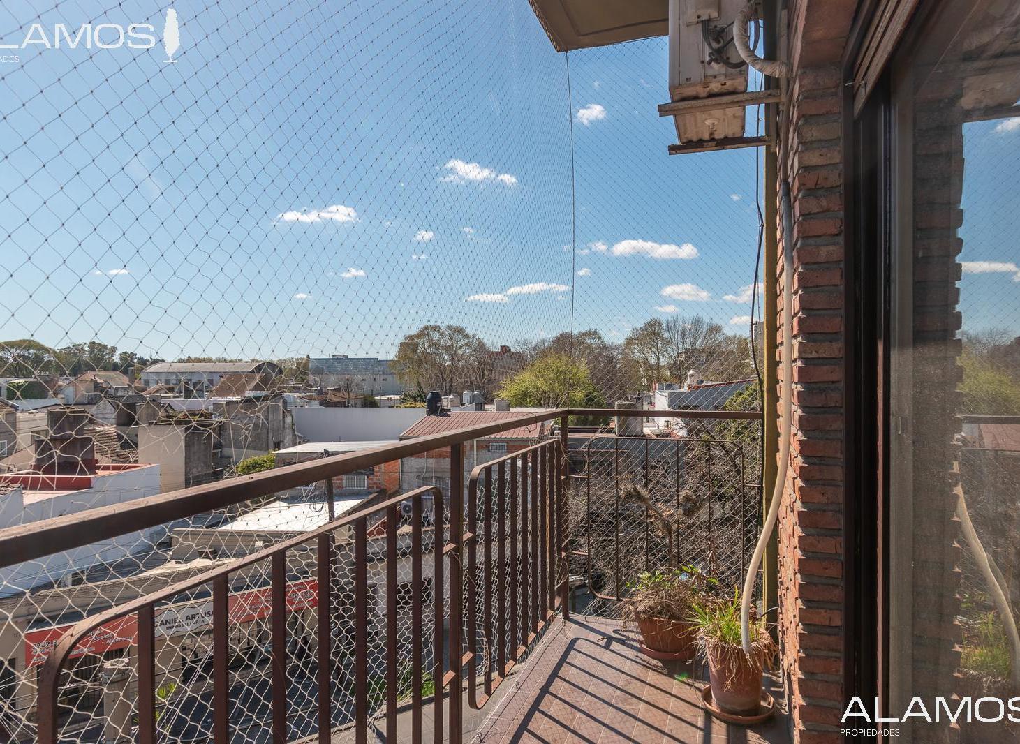 Foto de VENTA DEPARTAMENTO 3 AMBIENTES VILLA SARMIENTO - CON 2 BALCONES, imagen 2