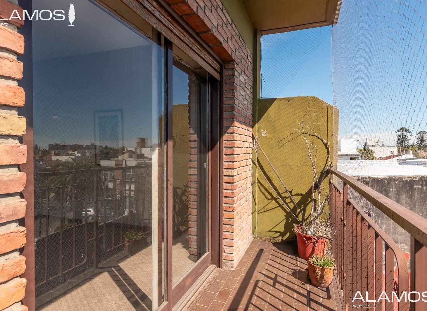 Foto de VENTA DEPARTAMENTO 3 AMBIENTES VILLA SARMIENTO - CON 2 BALCONES, imagen 4