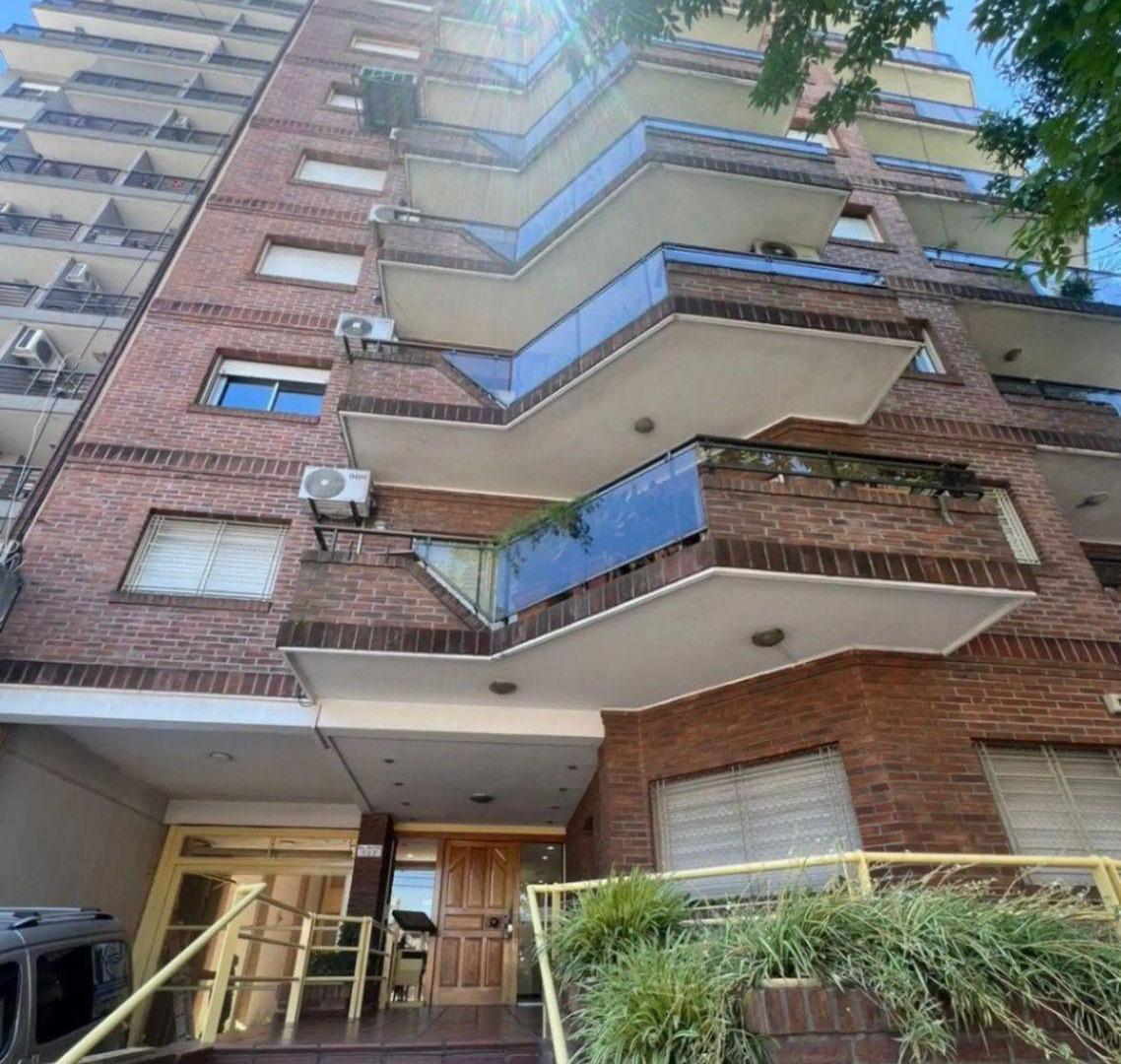 Departamento 3 ambientes en alquiler amoblado con cochera en pleno centro de Morón