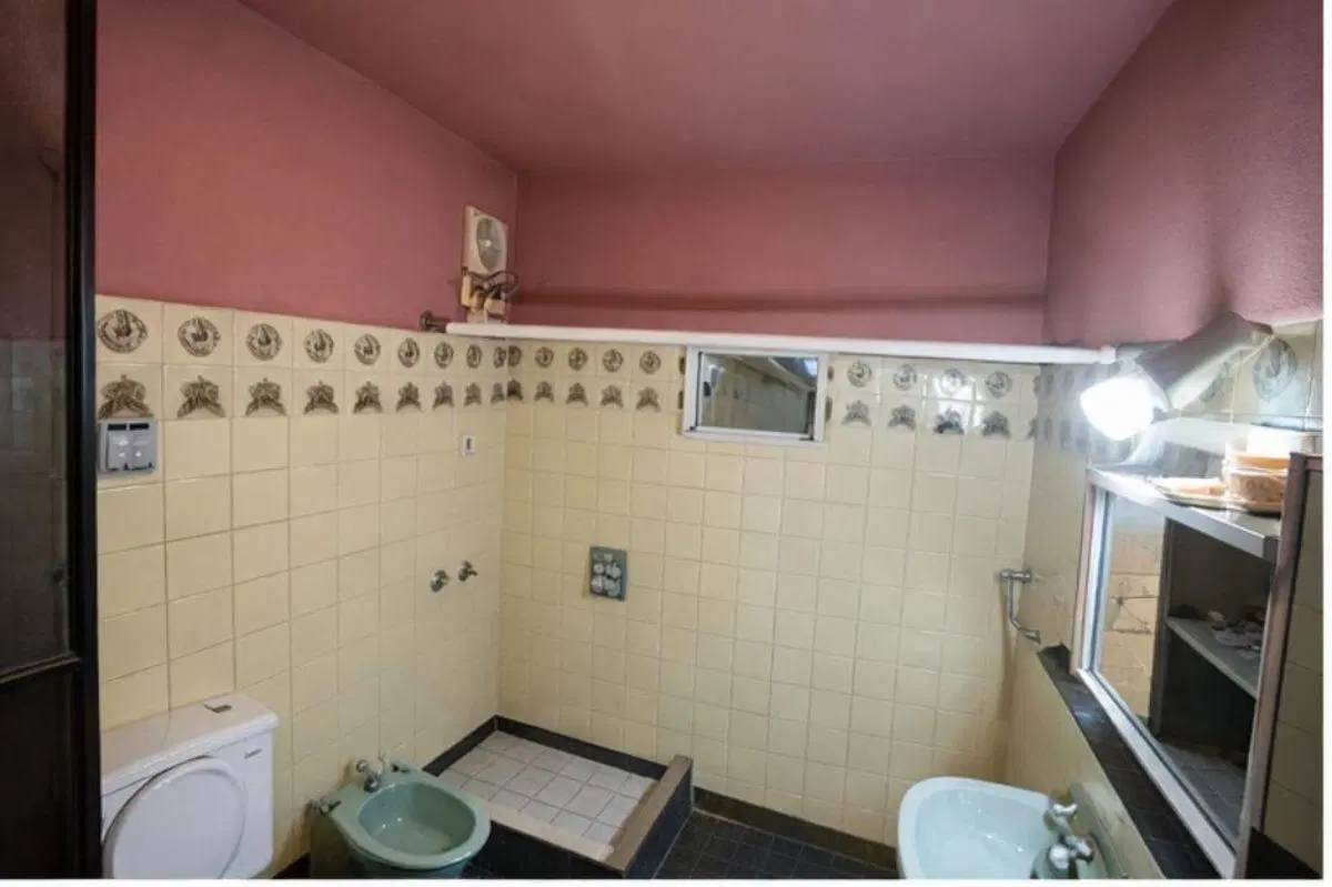 Venta de dos viviendas en Una de 5 Ambientes Totales con Patio y Cochera en La Tablada 3