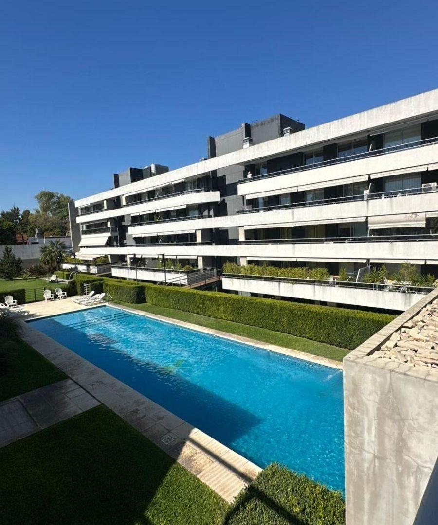 Vita Residenza – Villa Sarmiento | 2 Ambientes + Cochera Cubierta | Vista Directa a la Piscina