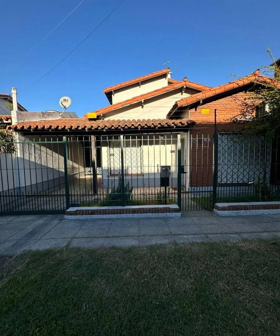 Se Vende Excelente Casa Reciclada a Nueva con Solárium y Parrilla 4