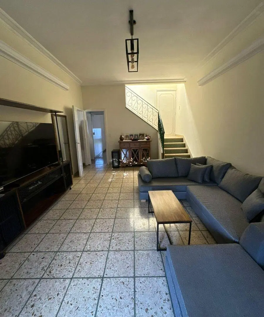 Se Vende Excelente Casa Reciclada a Nueva con Solárium y Parrilla 1