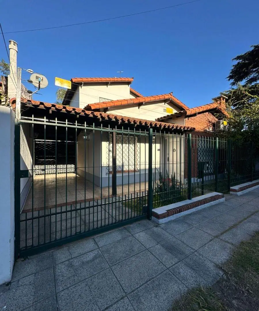 Se Vende Excelente Casa Reciclada a Nueva con Solárium y Parrilla 2