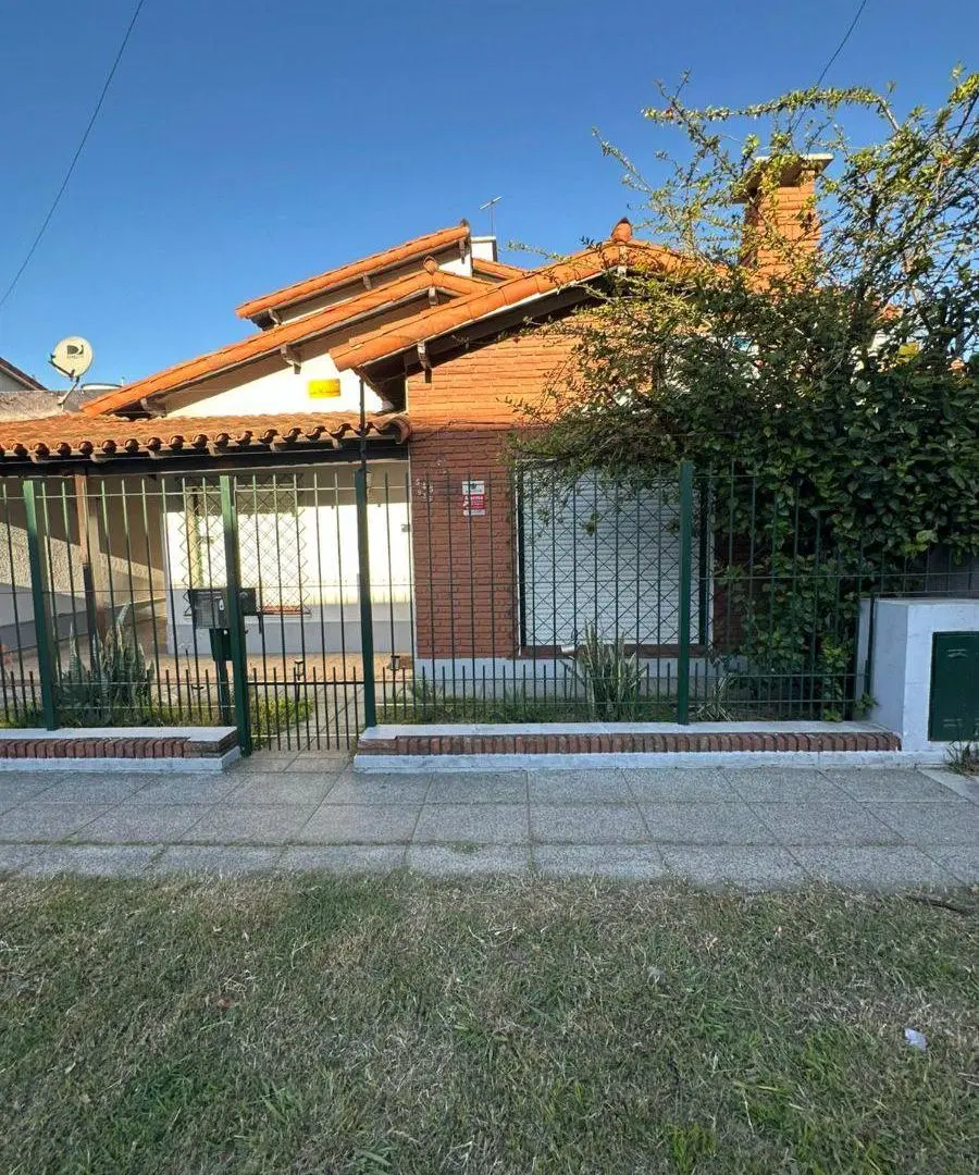 Se Vende Excelente Casa Reciclada a Nueva con Solárium y Parrilla 3