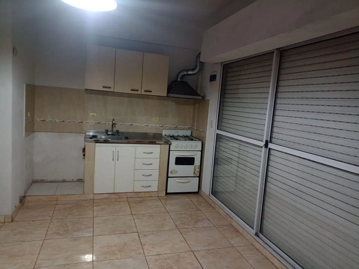PH 2 Ambientes con Balcón al Frente – Segundo Piso – Villa Celina 4