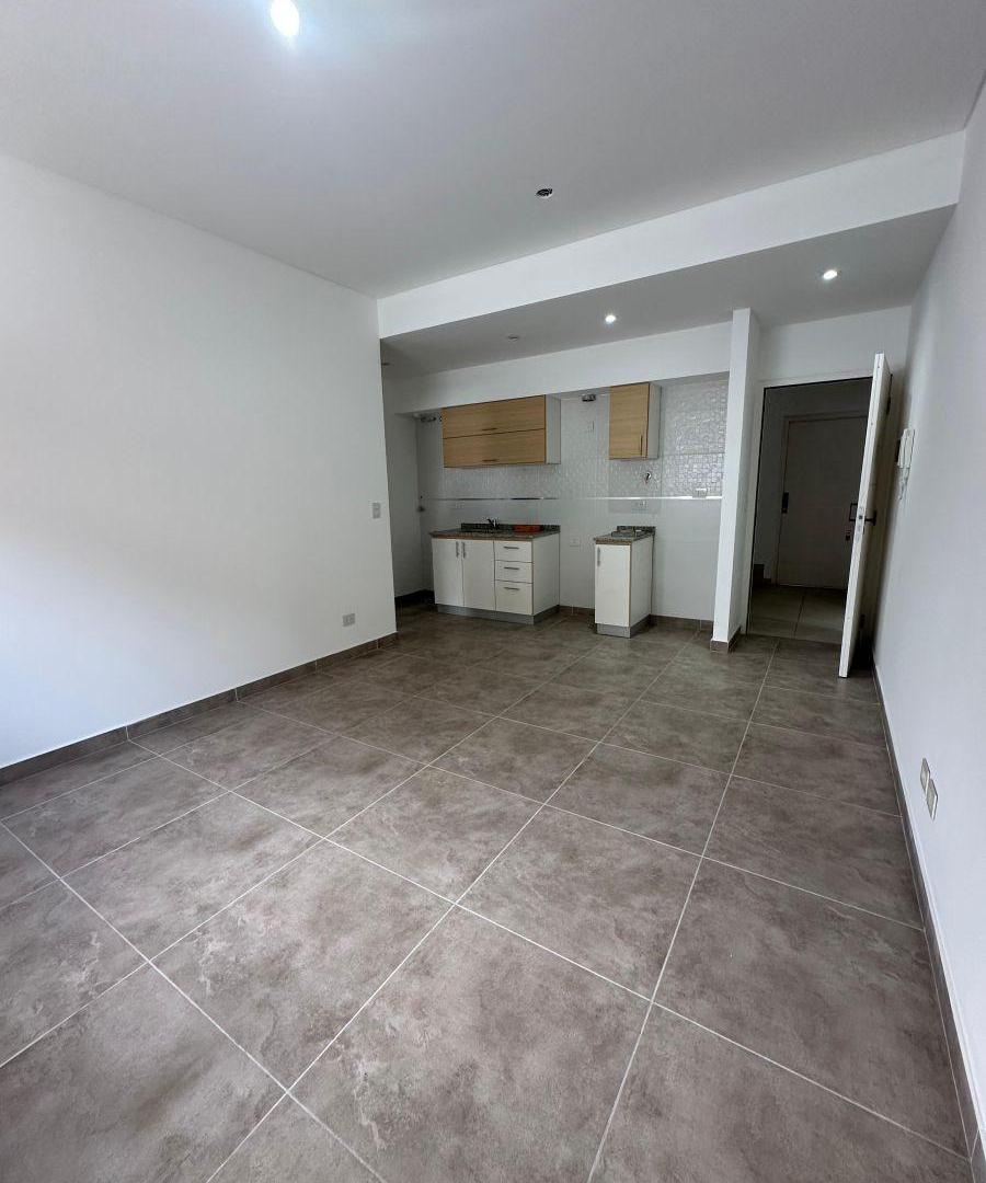 Foto de ¡Oportunidad de inversión! Departamento de 2 ambientes lateral a, imagen 1