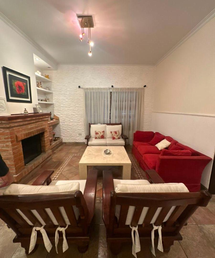 Foto de VENTA CASA 7 AMBIENTES - VILLA LUZURIAGA, imagen 1