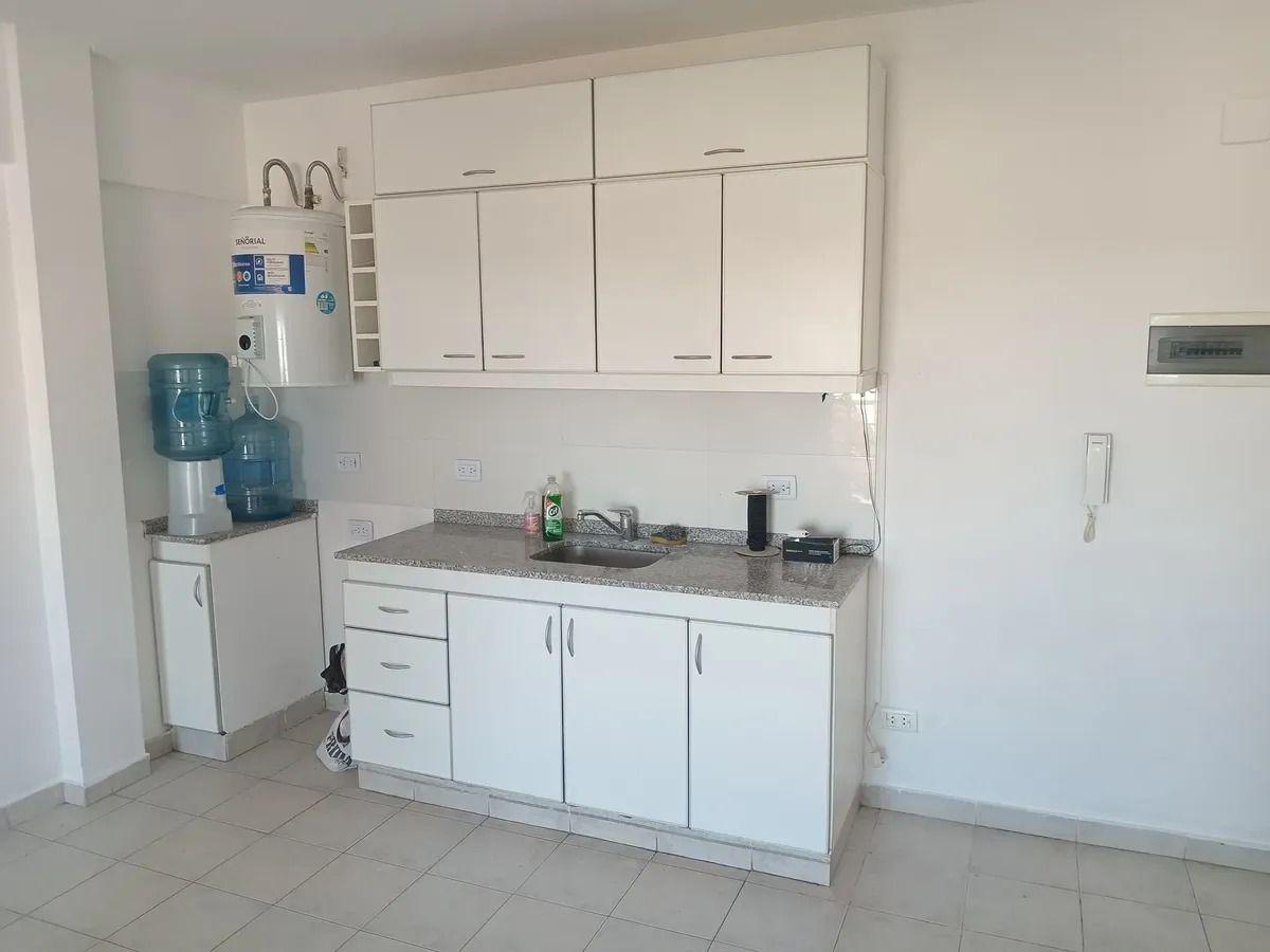 Foto de Alquiler de departamento de 2 ambientes con cochera en Morón, imagen 1