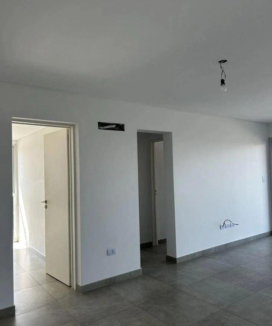 Foto de DEPARTAMENTO DE 2 AMBIENTES CON COCHERA CUBIERTA EN ITUZAINGÓ SUR, imagen 3