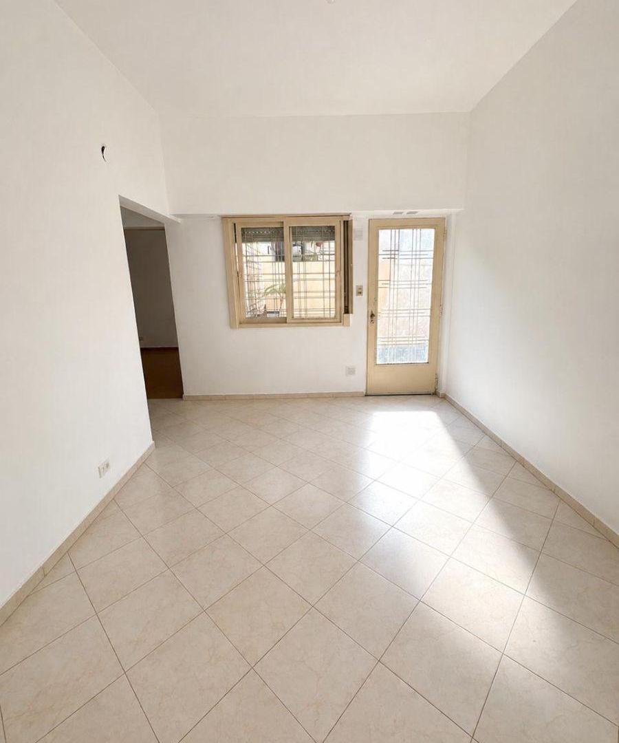 Foto de SE VENDE EXCELENTE PH SIN EXPENSAS Y CON ESPACIO AÉREO PARA CONSTRUIR, imagen 5