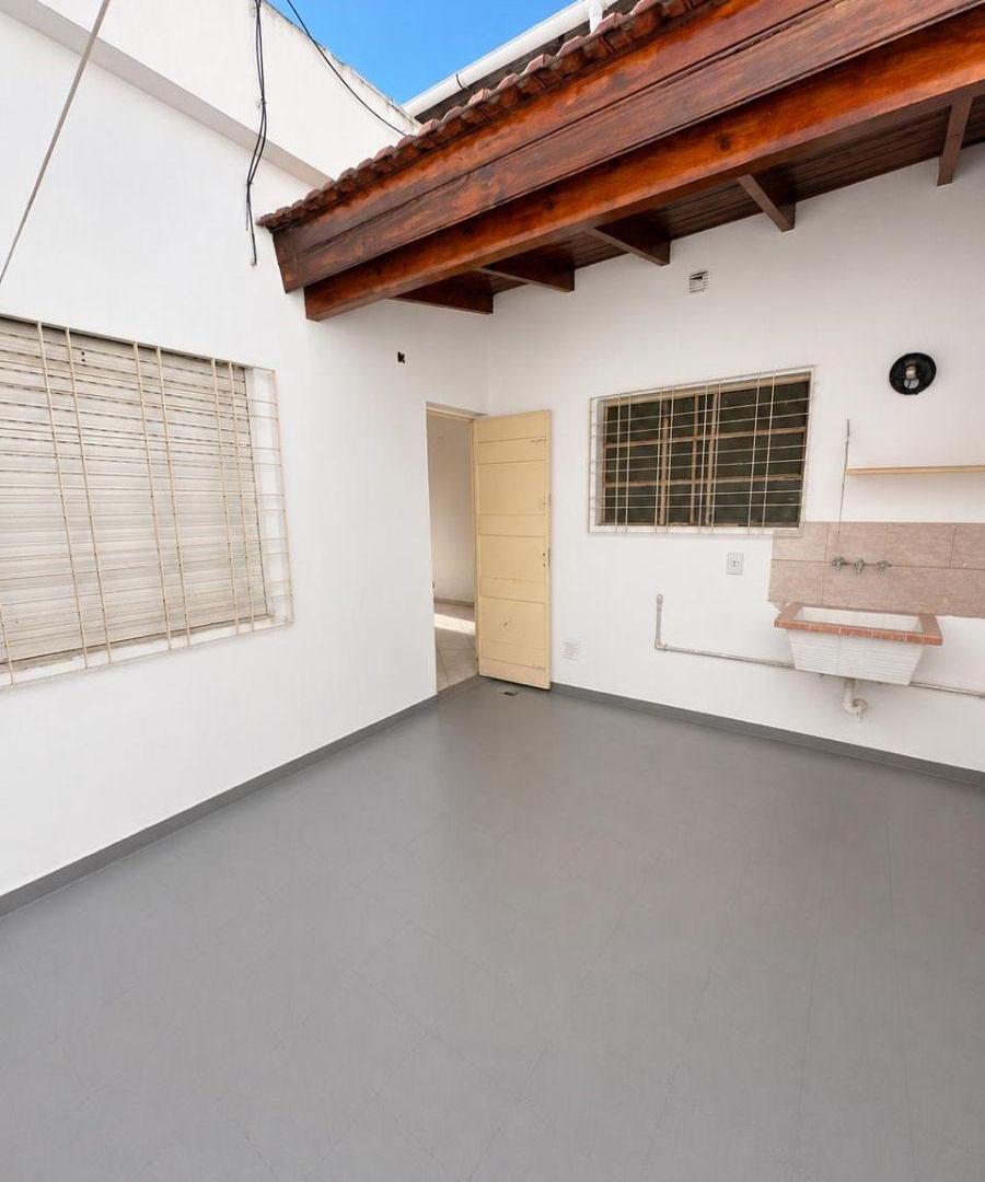 Foto de SE VENDE EXCELENTE PH SIN EXPENSAS Y CON ESPACIO AÉREO PARA CONSTRUIR, imagen 3
