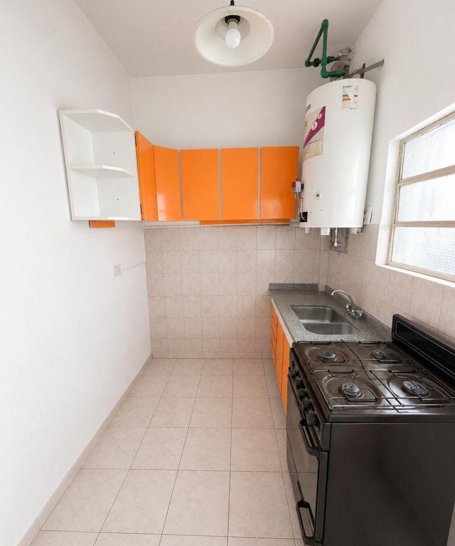Foto de SE VENDE EXCELENTE PH SIN EXPENSAS Y CON ESPACIO AÉREO PARA CONSTRUIR, imagen 4
