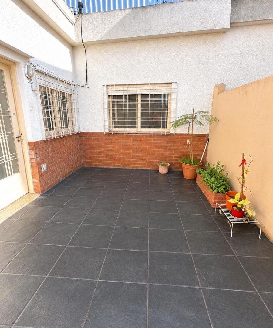 Foto de SE VENDE EXCELENTE PH SIN EXPENSAS Y CON ESPACIO AÉREO PARA CONSTRUIR, imagen 1