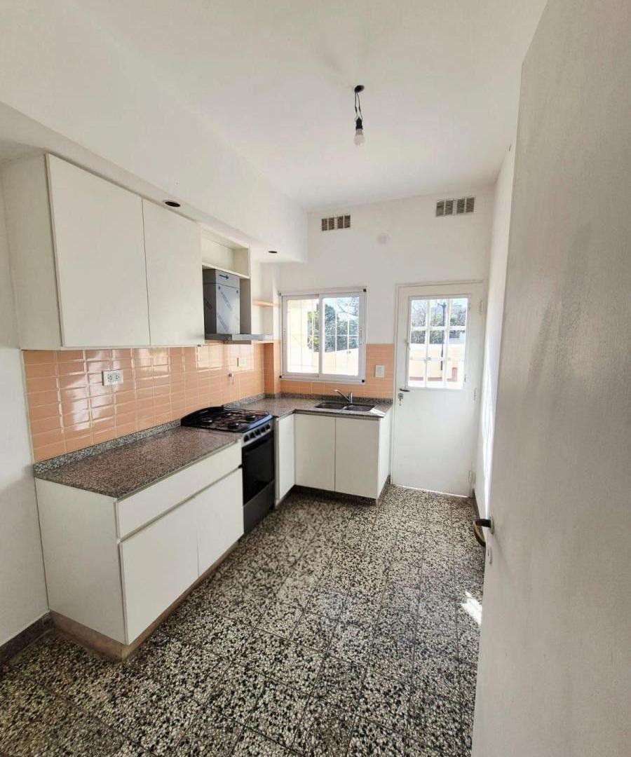 Foto de Alquiler PH 3 Ambientes al Frente con Balcón, Terraza y Parrilla – Sin, imagen 3