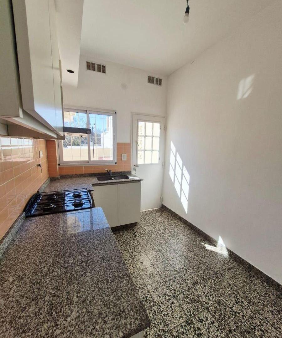 Foto de Alquiler PH 3 Ambientes al Frente con Balcón, Terraza y Parrilla – Sin, imagen 1