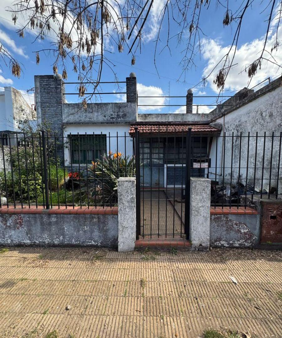 Foto de Casa en venta en Ciudadela, 4 ambientes, PATIO, TERRAZA Y COCHERA, imagen 2