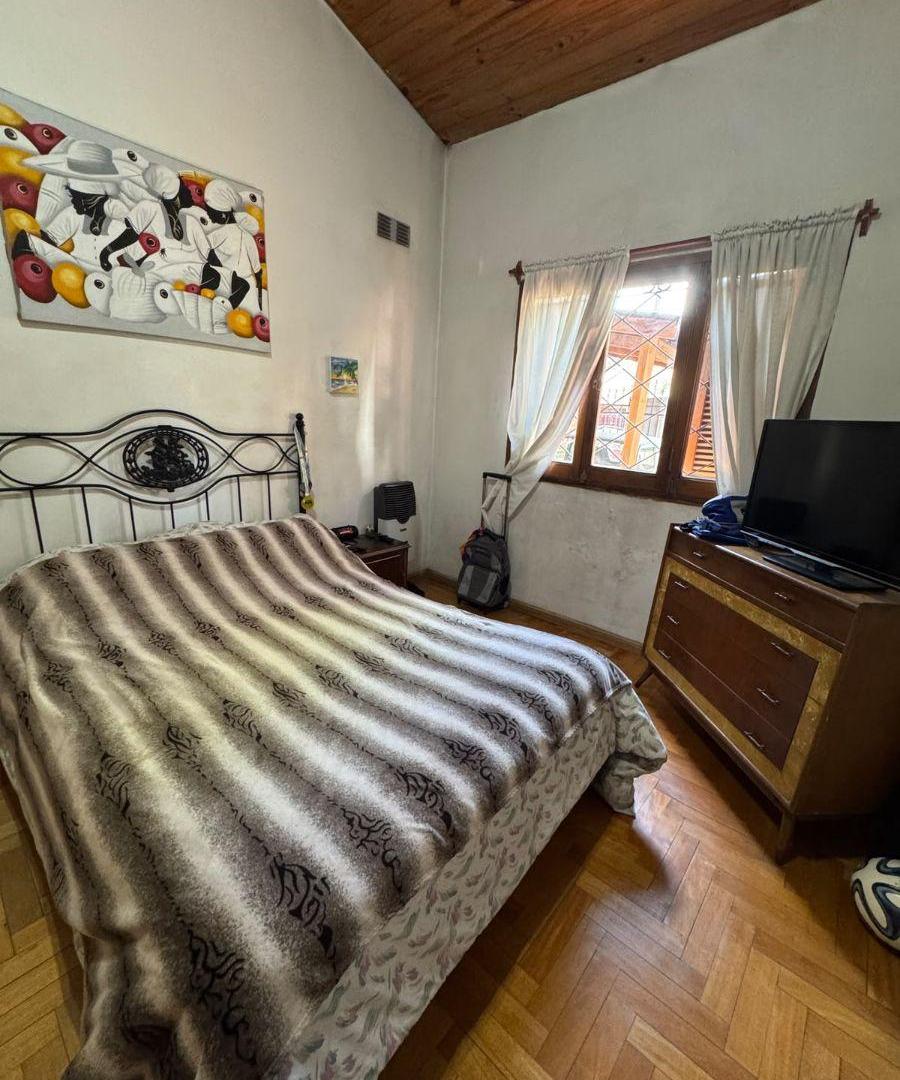 Foto de Venta de Casa de 3 Ambientes con escritorio, patio parrilla y cochera, imagen 2
