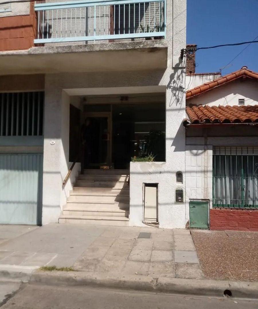 Foto de ALQUILER – Monoambiente Luminoso al Frente – Ramos Mejía, imagen 1