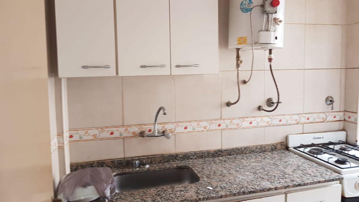 Foto de ALQUILER – 2 Ambientes Reciclado y Luminoso – Villa Luro, imagen 3