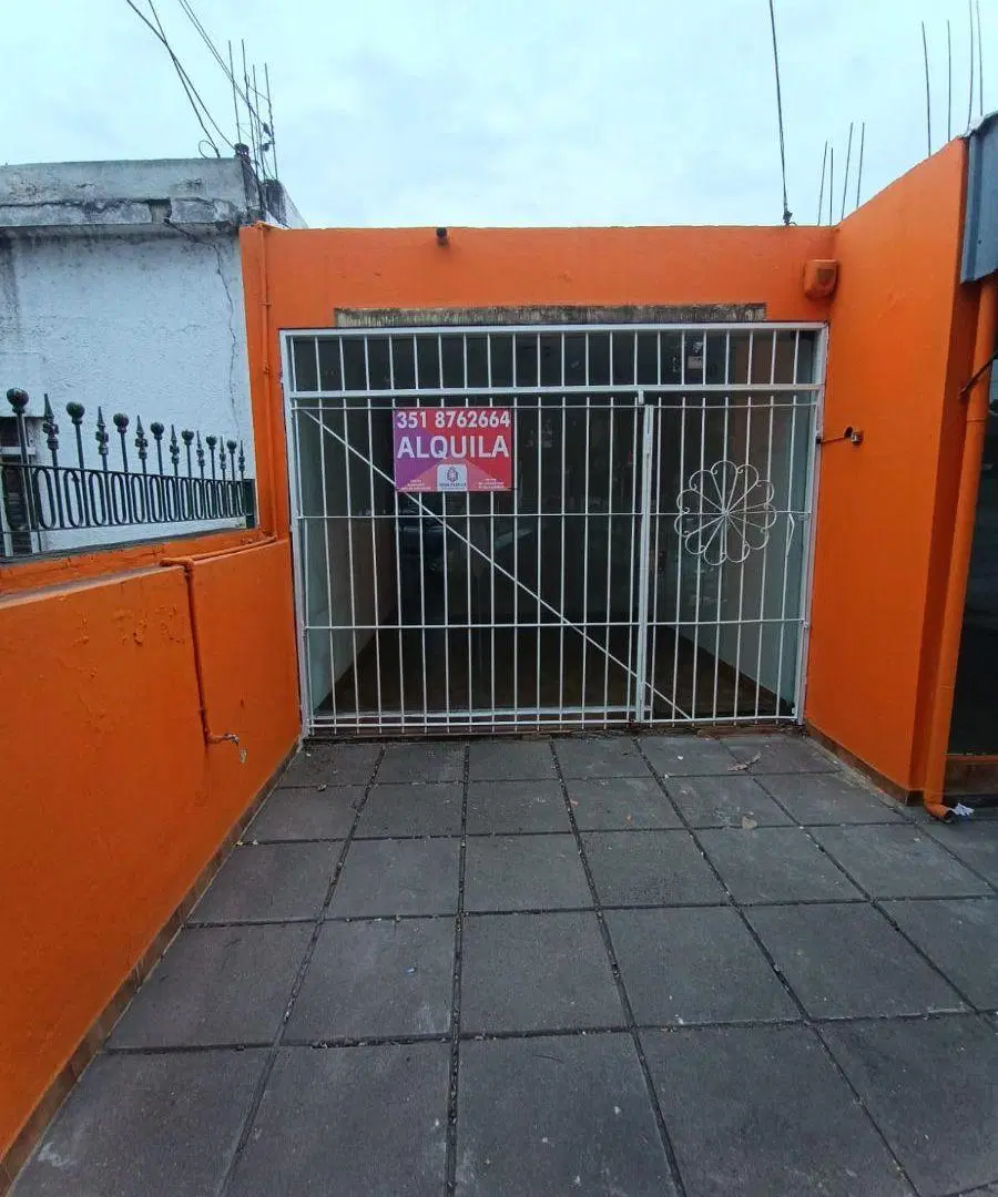 Alquiler local Comercial. en importante Av. 4