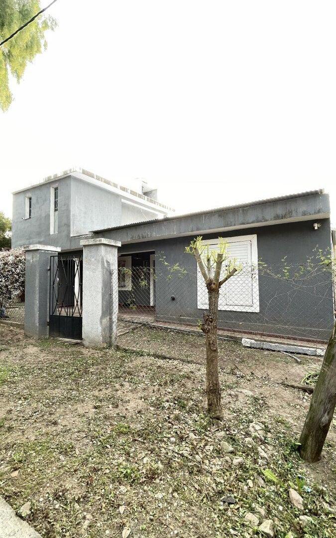 Foto de Hermosa Casa de 3 Dormitorios en Villa Allende con Gran Patio - Apto, imagen 2