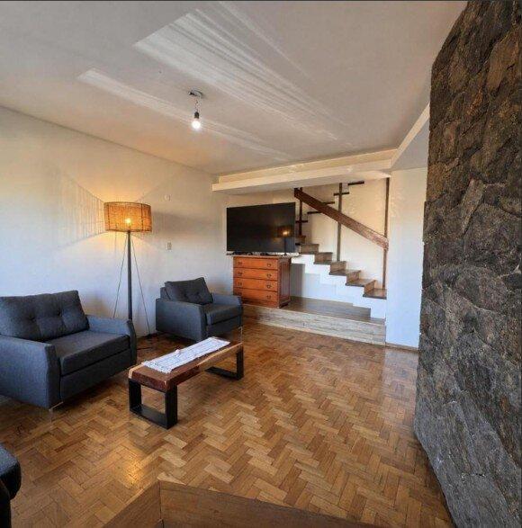CASA 3 DORMITORIOS, ESCRITORIO, PISCINA, QUINCHO. ALTOS DE VILLA CABRERA