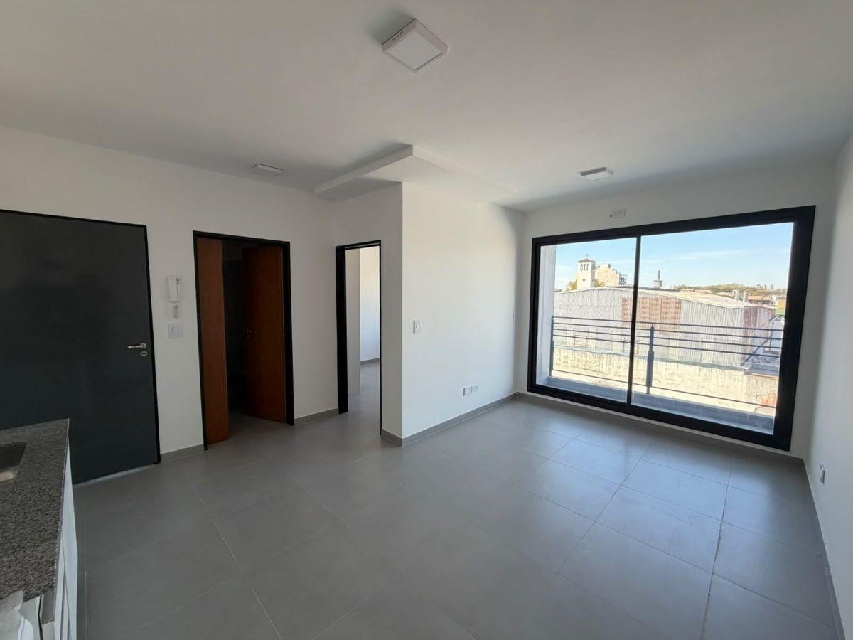 Foto de Departamento en alquiler en Parque Chas, imagen 2