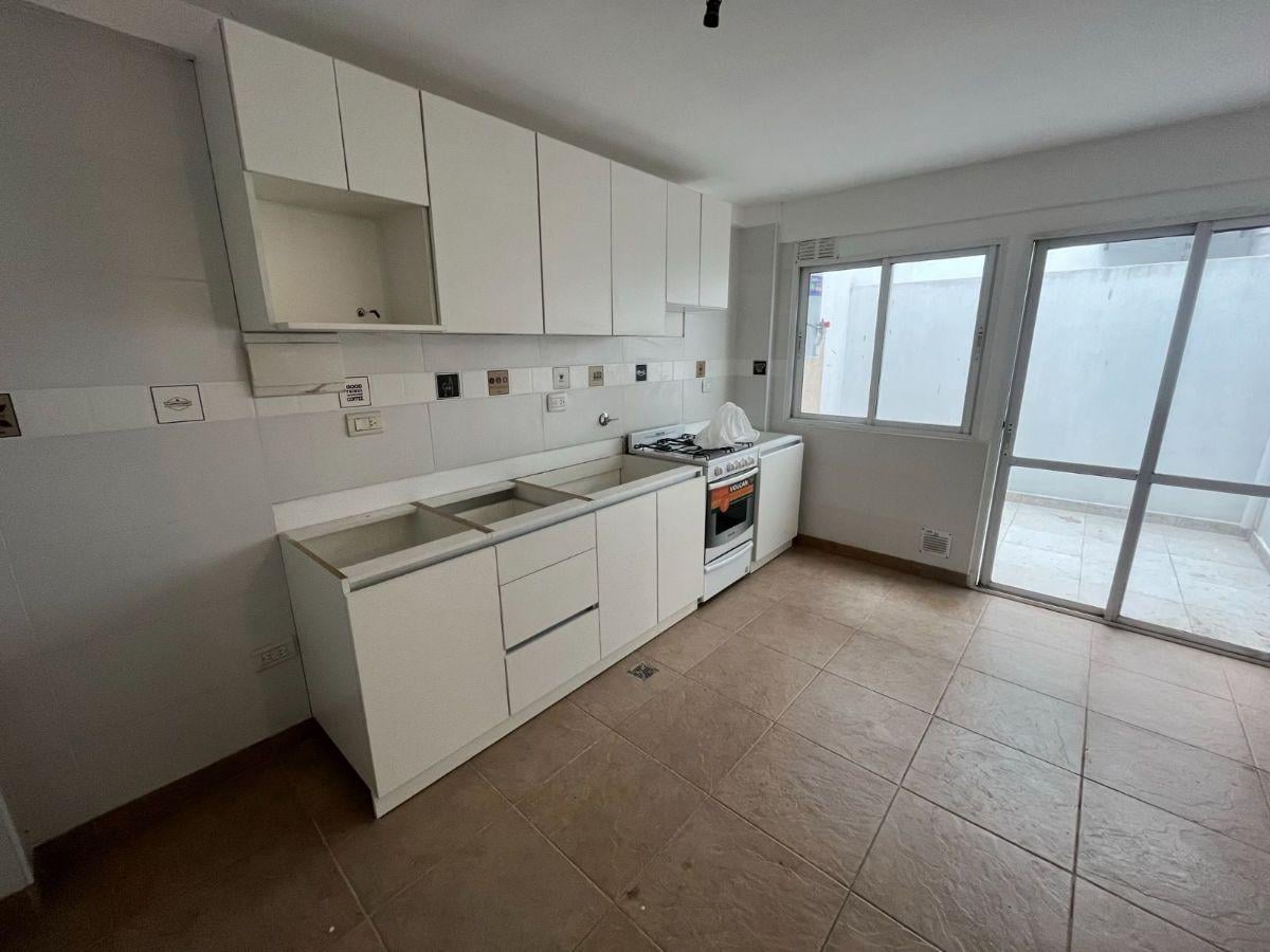 Foto de PH en venta de 2 dormitorios en Villa Pueyrredón, imagen 2