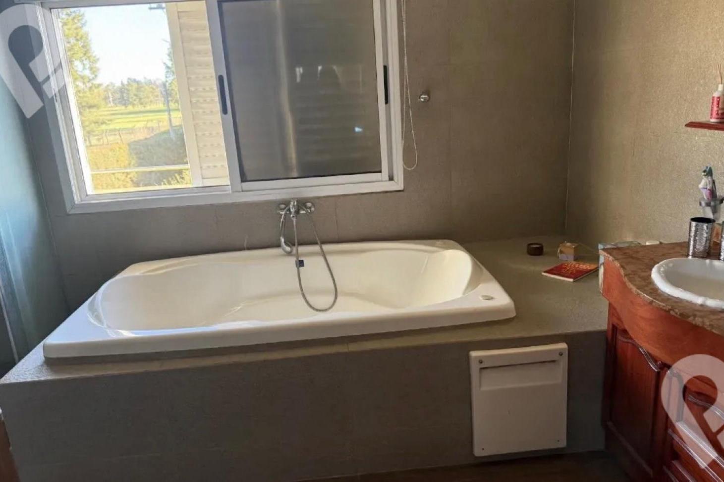 Foto de Casa en Alquiler de 5 ambientes en Los Rosales Barrio Privado, imagen 3