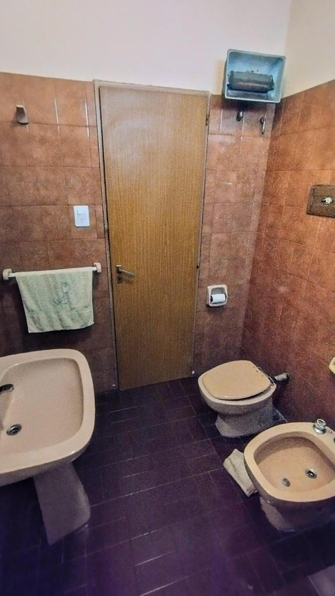 Foto de Casa 5 ambientes con patio, fondo libre y cochera. Ideal para dos, imagen 4