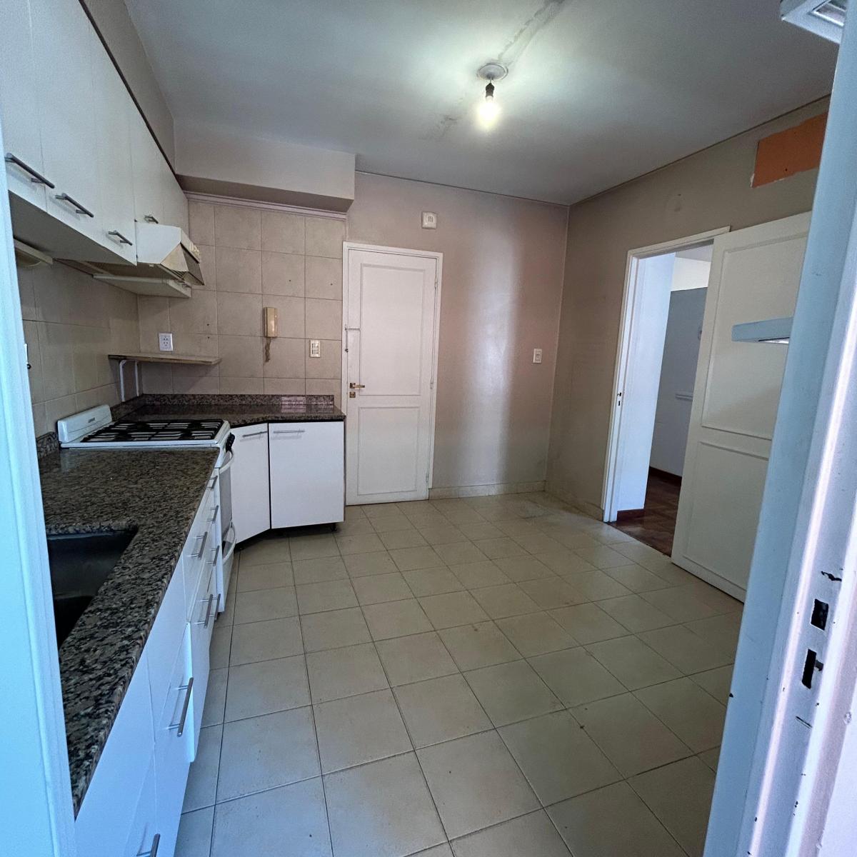 Amplio Departamento en Venta en Centro de San Miguel de Tucumán 2