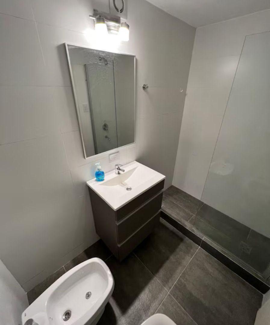 Foto de Dueño vende Monoambiente reciclado, muy luminoso, bajas expensas, imagen 2