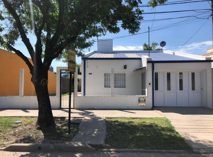 ALQUILO CASA DENTRO DE LOS 4 BOULEVARES EN RECONQUISTA 4