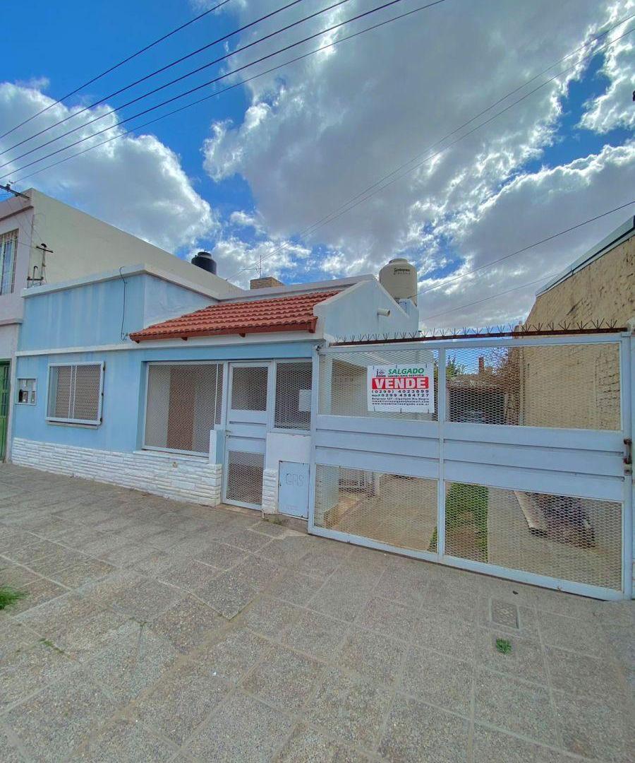 Foto de Vende Casa con 2 departamentos sobre calle Gonzalez Larrosa, imagen 1